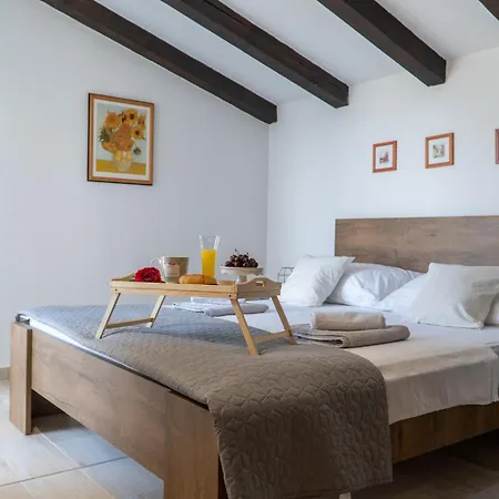 Holiday home Opg Pelejs Pag Town